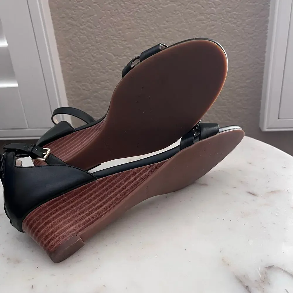Cole Hahn Black Leather Wedge Heel Sandal Crisscross Straps Low Heel Wood 8.5